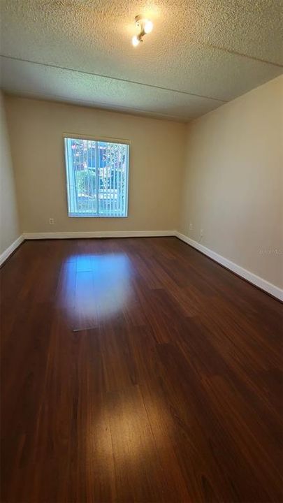 For Sale: $175,000 (2 beds, 1 baths, 980 Square Feet)