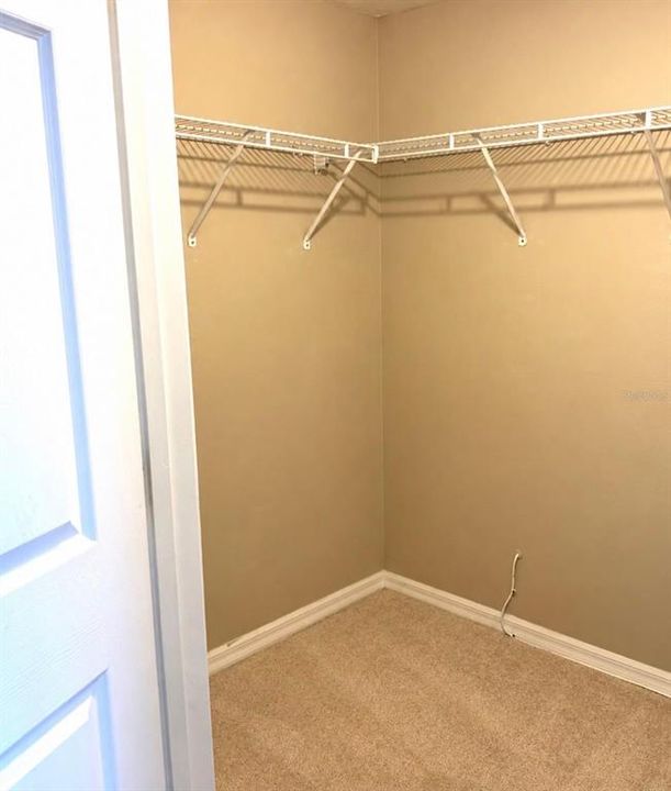 For Rent: $2,600 (4 beds, 3 baths, 1946 Square Feet)