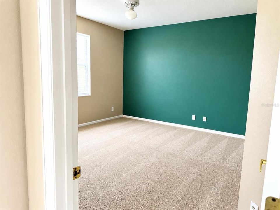For Rent: $2,600 (4 beds, 3 baths, 1946 Square Feet)