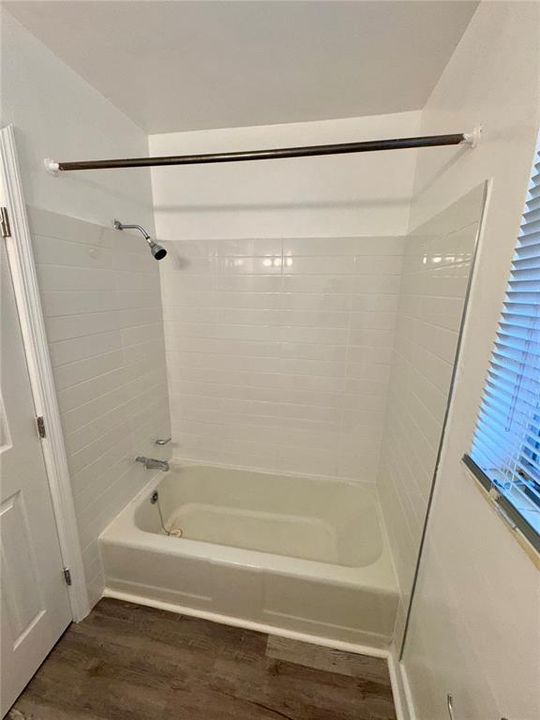 For Rent: $1,350 (1 beds, 1 baths, 600 Square Feet)