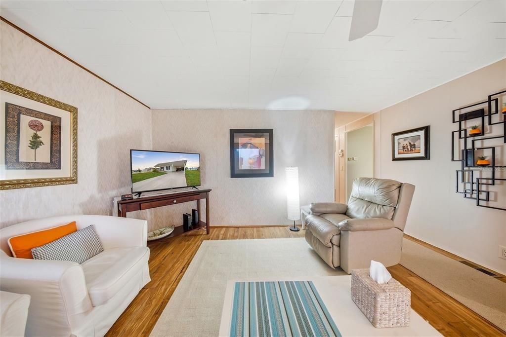 En Venta: $159,900 (2 camas, 2 baños, 1032 Pies cuadrados)