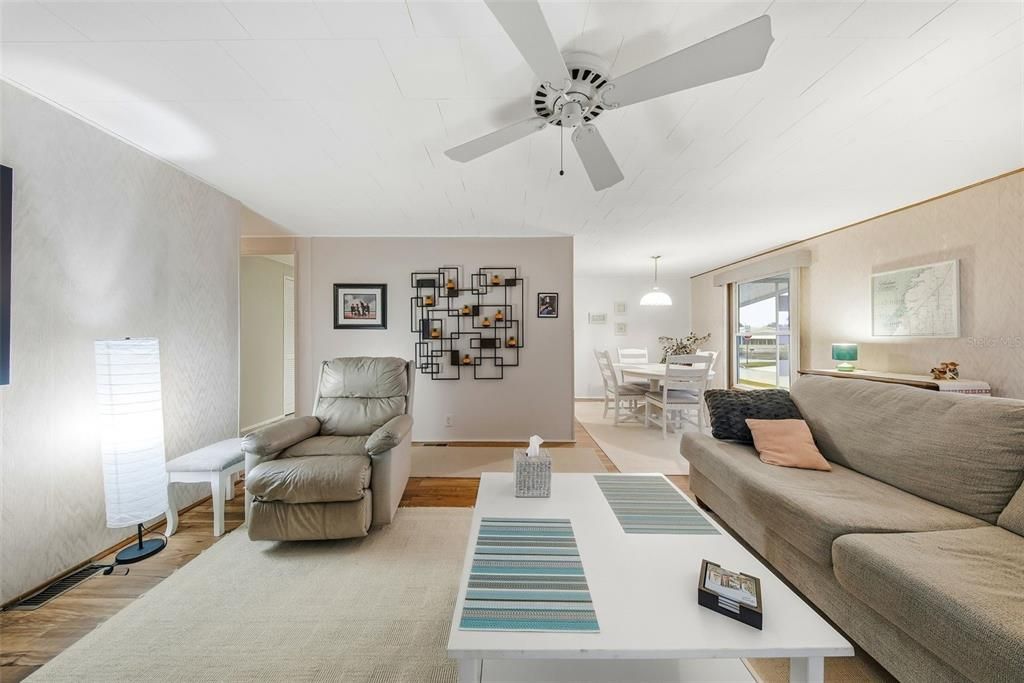 En Venta: $159,900 (2 camas, 2 baños, 1032 Pies cuadrados)