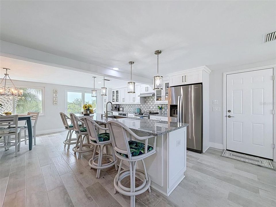 For Sale: $390,000 (2 beds, 2 baths, 1269 Square Feet)