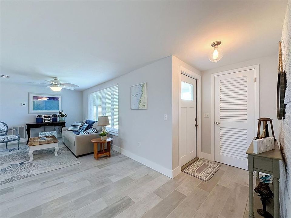 For Sale: $390,000 (2 beds, 2 baths, 1269 Square Feet)