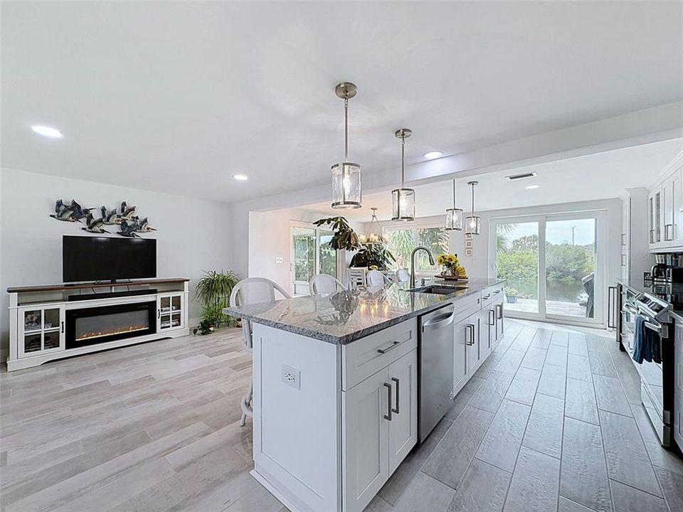 For Sale: $390,000 (2 beds, 2 baths, 1269 Square Feet)