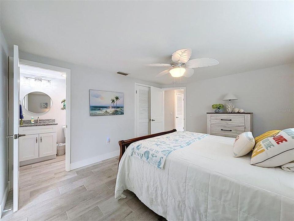 For Sale: $390,000 (2 beds, 2 baths, 1269 Square Feet)