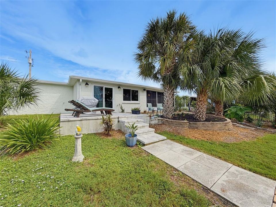 For Sale: $390,000 (2 beds, 2 baths, 1269 Square Feet)