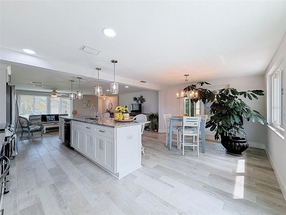 For Sale: $390,000 (2 beds, 2 baths, 1269 Square Feet)