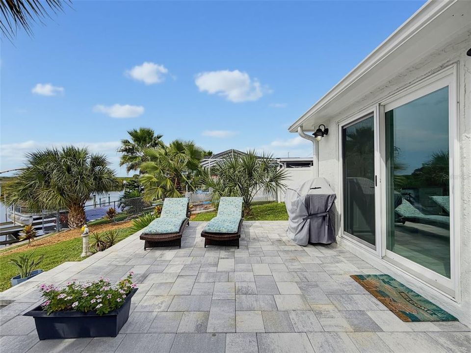 For Sale: $390,000 (2 beds, 2 baths, 1269 Square Feet)