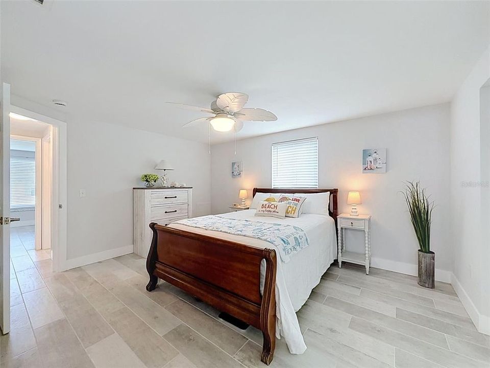 For Sale: $390,000 (2 beds, 2 baths, 1269 Square Feet)
