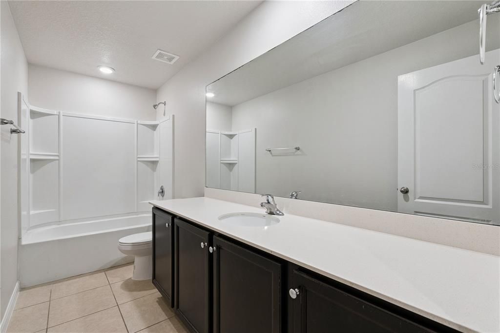 En Venta: $339,900 (5 camas, 3 baños, 1944 Pies cuadrados)
