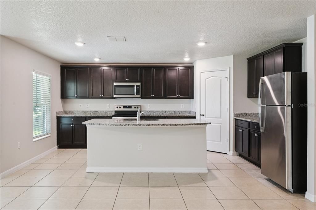 En Venta: $339,900 (5 camas, 3 baños, 1944 Pies cuadrados)