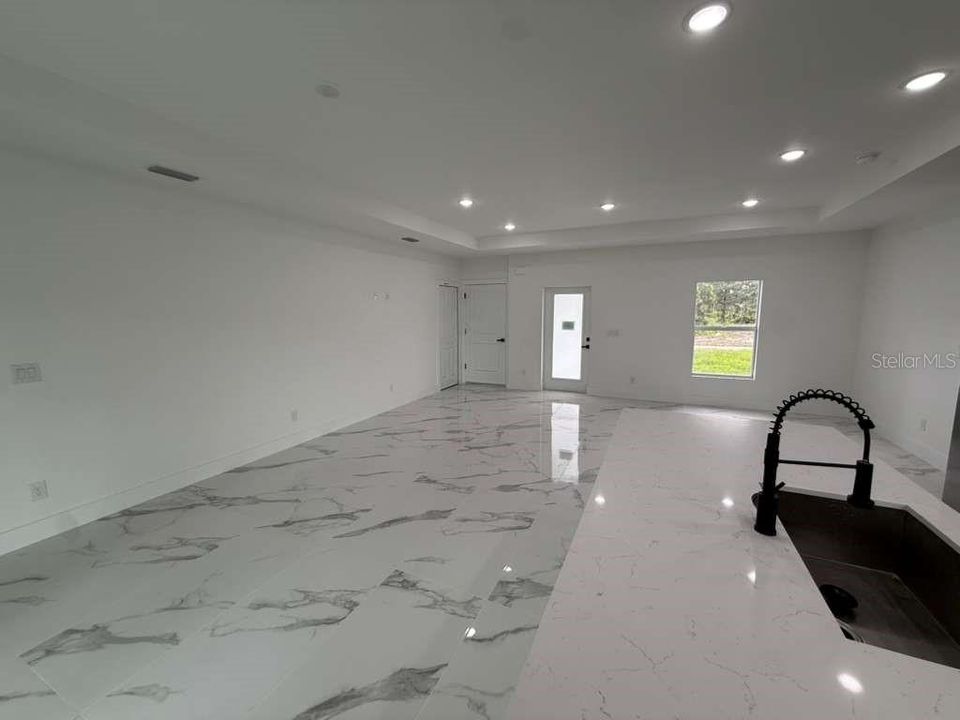For Rent: $1,800 (3 beds, 2 baths, 1361 Square Feet)