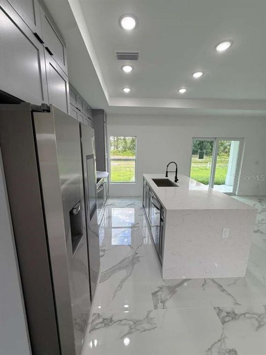 For Rent: $1,800 (3 beds, 2 baths, 1361 Square Feet)