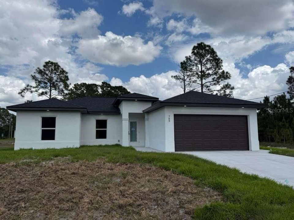 For Rent: $1,800 (3 beds, 2 baths, 1361 Square Feet)
