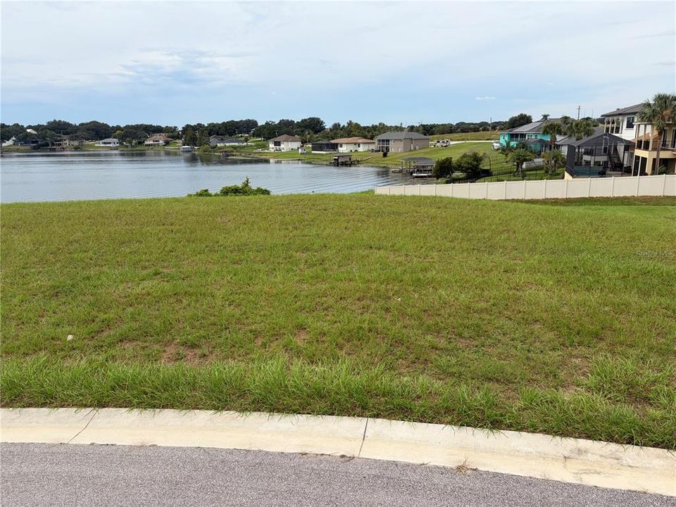 待售: $159,900 (0.72 acres)