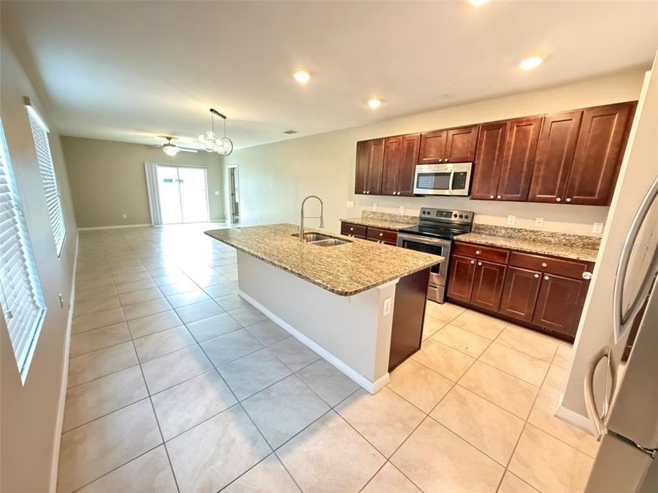 For Sale: $355,000 (3 beds, 2 baths, 1651 Square Feet)