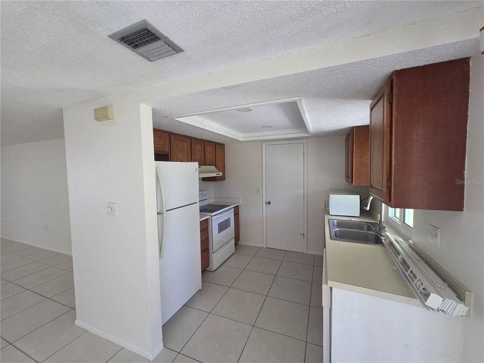 For Rent: $1,600 (2 beds, 2 baths, 982 Square Feet)