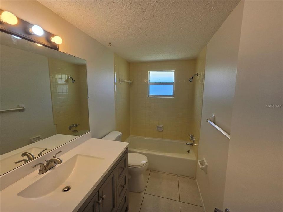 For Rent: $1,600 (2 beds, 2 baths, 982 Square Feet)