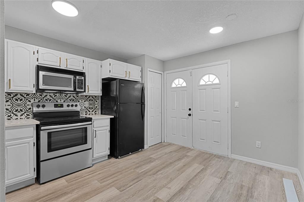For Rent: $1,865 (3 beds, 2 baths, 1377 Square Feet)