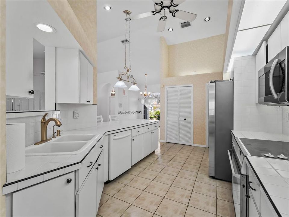 For Sale: $392,100 (4 beds, 3 baths, 2106 Square Feet)