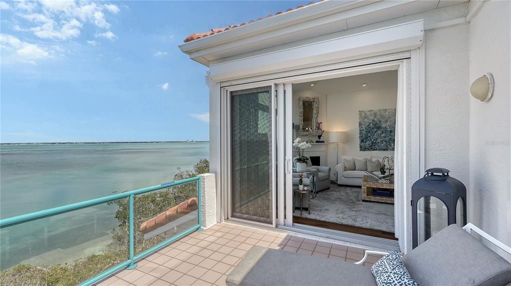 For Sale: $2,995,000 (3 beds, 3 baths, 2880 Square Feet)