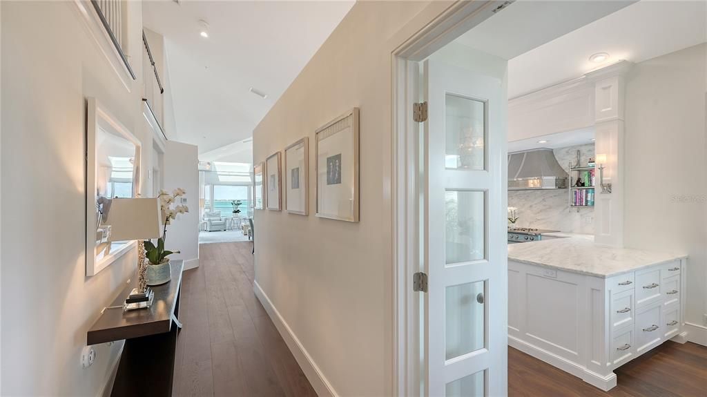 For Sale: $2,995,000 (3 beds, 3 baths, 2880 Square Feet)