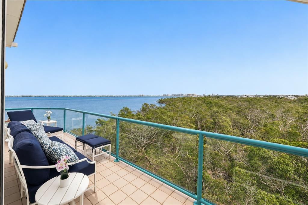 For Sale: $2,995,000 (3 beds, 3 baths, 2880 Square Feet)