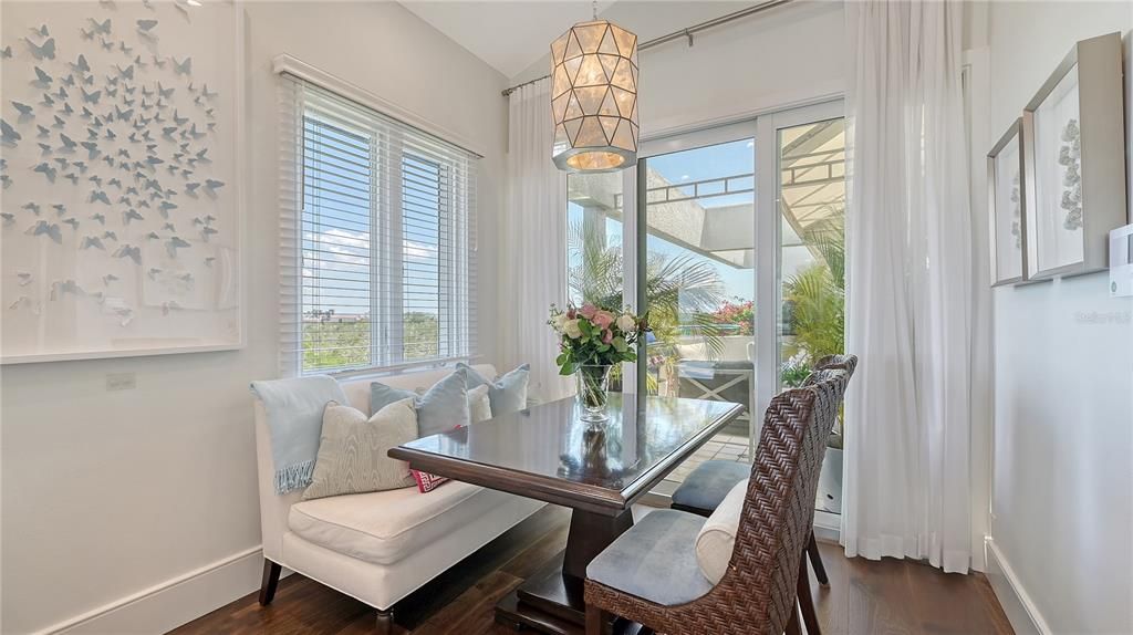 For Sale: $2,995,000 (3 beds, 3 baths, 2880 Square Feet)