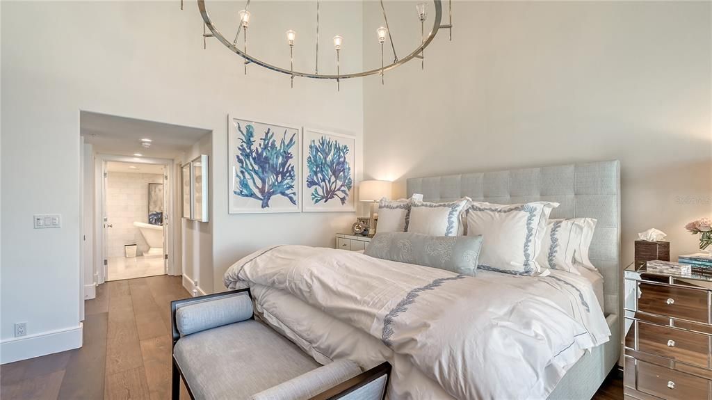 For Sale: $2,995,000 (3 beds, 3 baths, 2880 Square Feet)