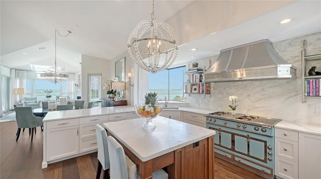 For Sale: $2,995,000 (3 beds, 3 baths, 2880 Square Feet)