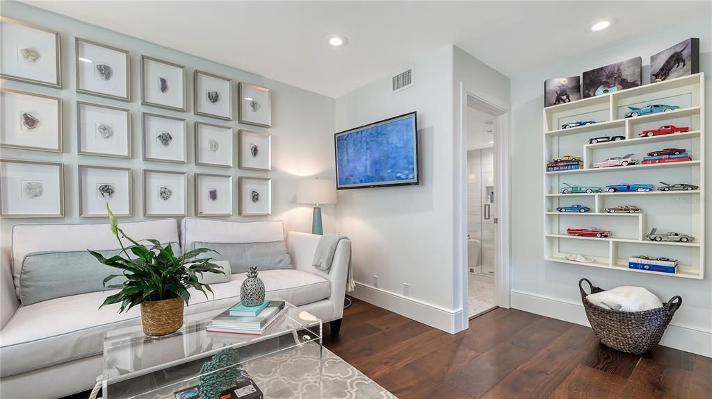 For Sale: $2,995,000 (3 beds, 3 baths, 2880 Square Feet)