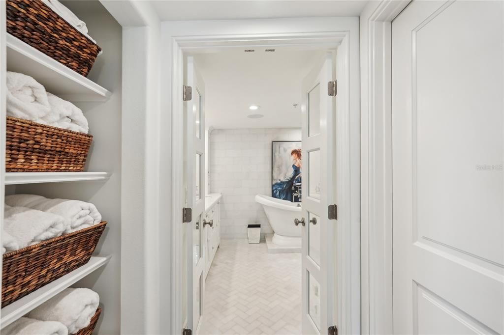 For Sale: $2,995,000 (3 beds, 3 baths, 2880 Square Feet)