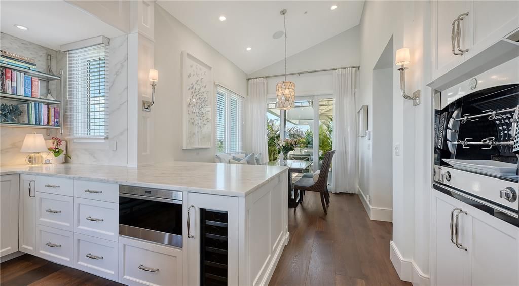 For Sale: $2,995,000 (3 beds, 3 baths, 2880 Square Feet)