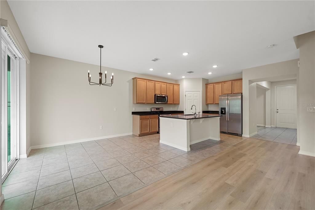 En Venta: $565,000 (4 camas, 2 baños, 2576 Pies cuadrados)