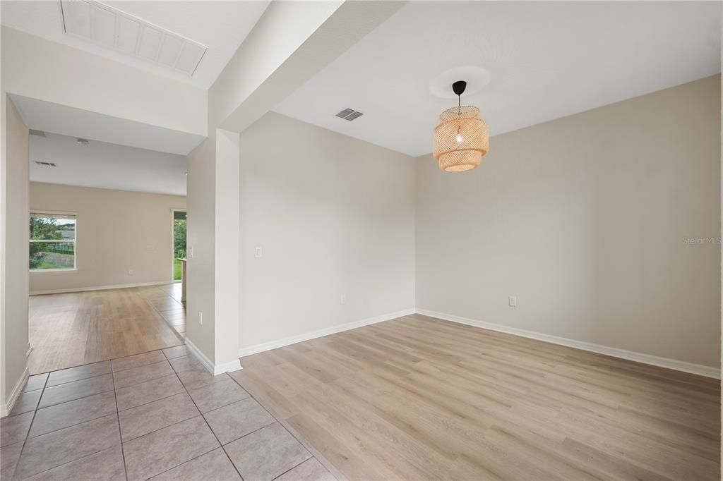 En Venta: $565,000 (4 camas, 2 baños, 2576 Pies cuadrados)