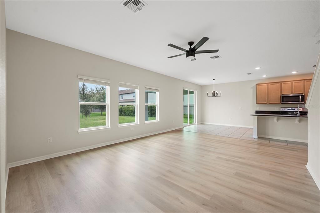 En Venta: $565,000 (4 camas, 2 baños, 2576 Pies cuadrados)