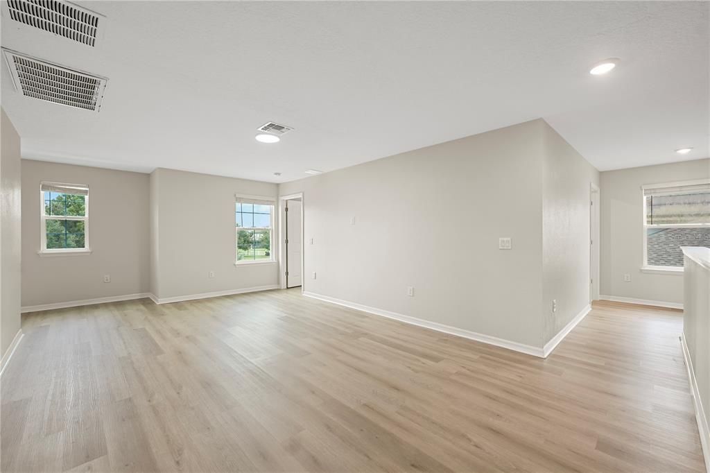 En Venta: $565,000 (4 camas, 2 baños, 2576 Pies cuadrados)