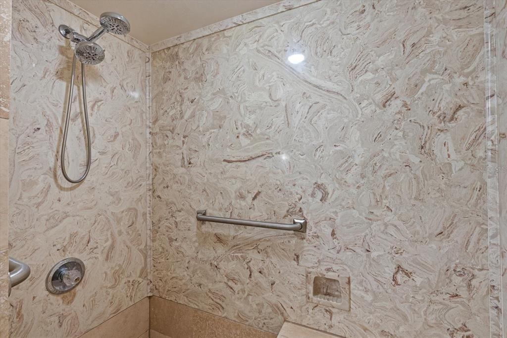 For Sale: $189,000 (2 beds, 2 baths, 1280 Square Feet)