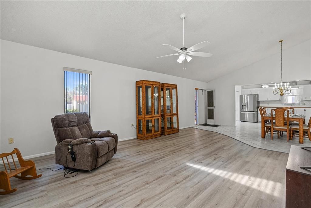 For Sale: $189,000 (2 beds, 2 baths, 1280 Square Feet)