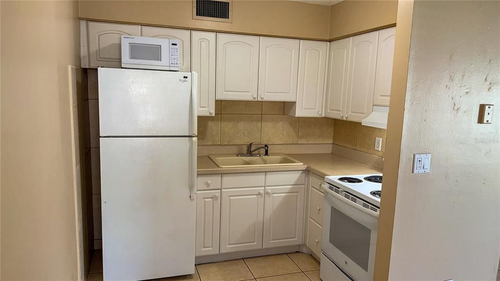 For Sale: $174,900 (2 beds, 0 baths, 757 Square Feet)