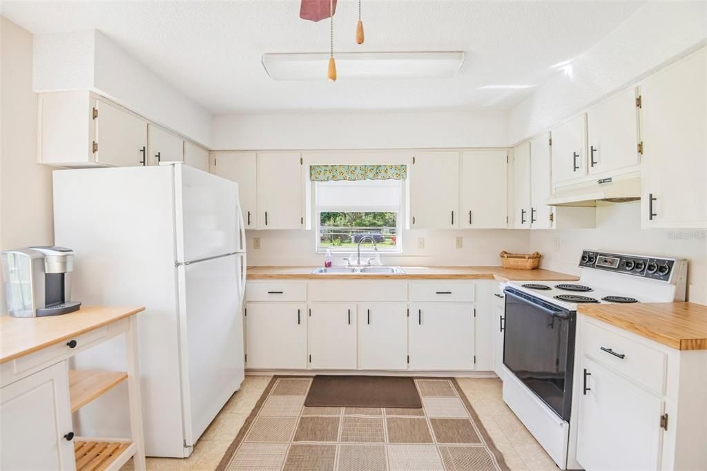 For Sale: $248,000 (3 beds, 3 baths, 1344 Square Feet)