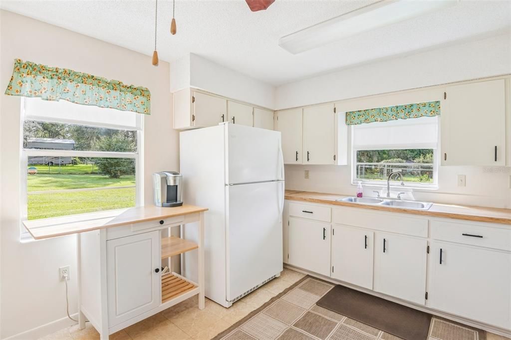 For Sale: $248,000 (3 beds, 3 baths, 1344 Square Feet)