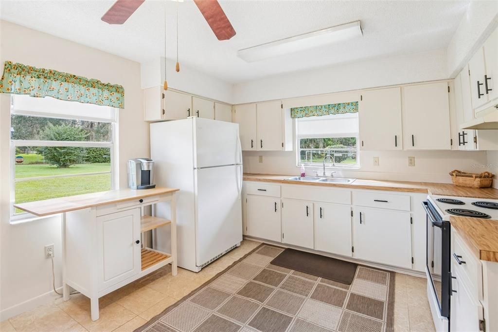 For Sale: $248,000 (3 beds, 3 baths, 1344 Square Feet)