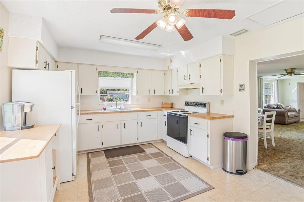 For Sale: $248,000 (3 beds, 3 baths, 1344 Square Feet)