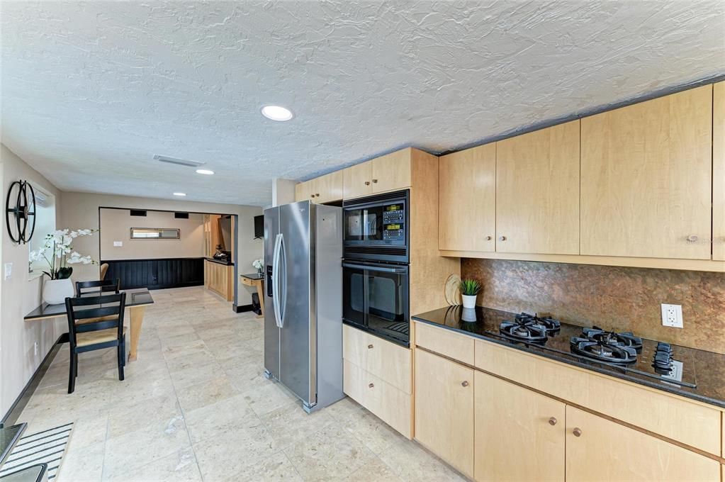 En Venta: $1,349,000 (5 camas, 3 baños, 2500 Pies cuadrados)