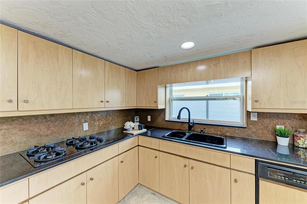 En Venta: $1,349,000 (5 camas, 3 baños, 2500 Pies cuadrados)