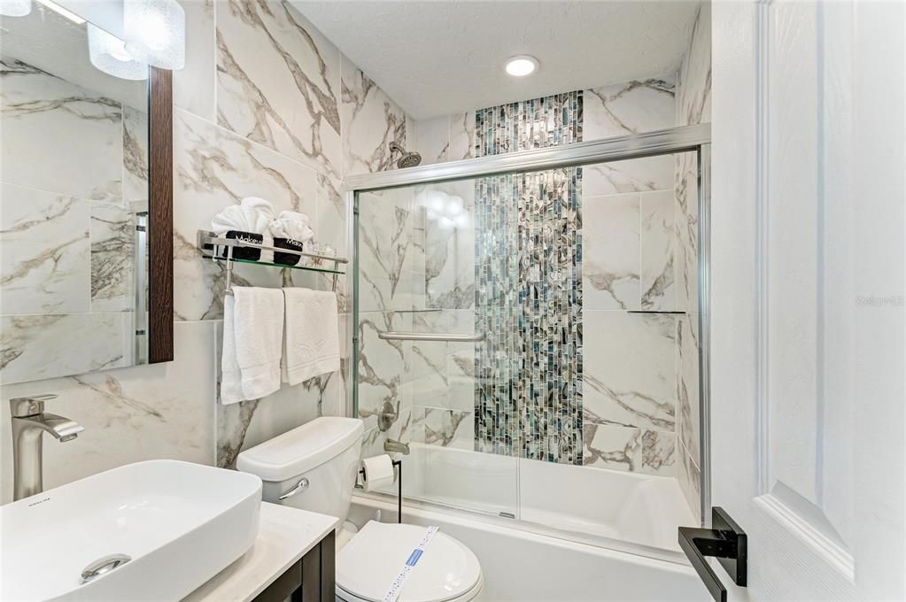 En Venta: $1,349,000 (5 camas, 3 baños, 2500 Pies cuadrados)