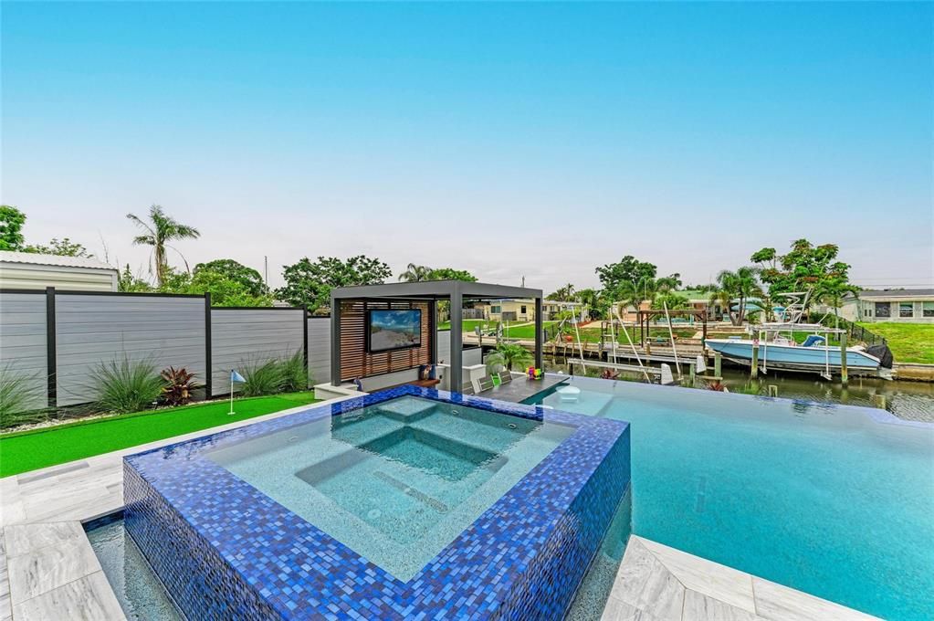 En Venta: $1,349,000 (5 camas, 3 baños, 2500 Pies cuadrados)
