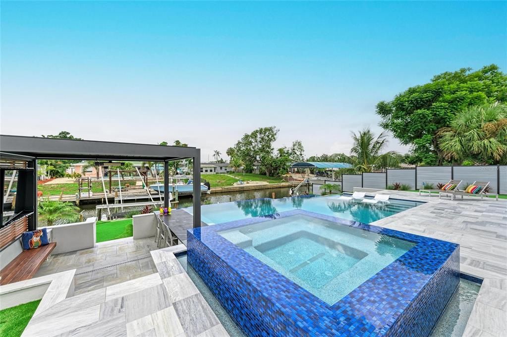 En Venta: $1,349,000 (5 camas, 3 baños, 2500 Pies cuadrados)